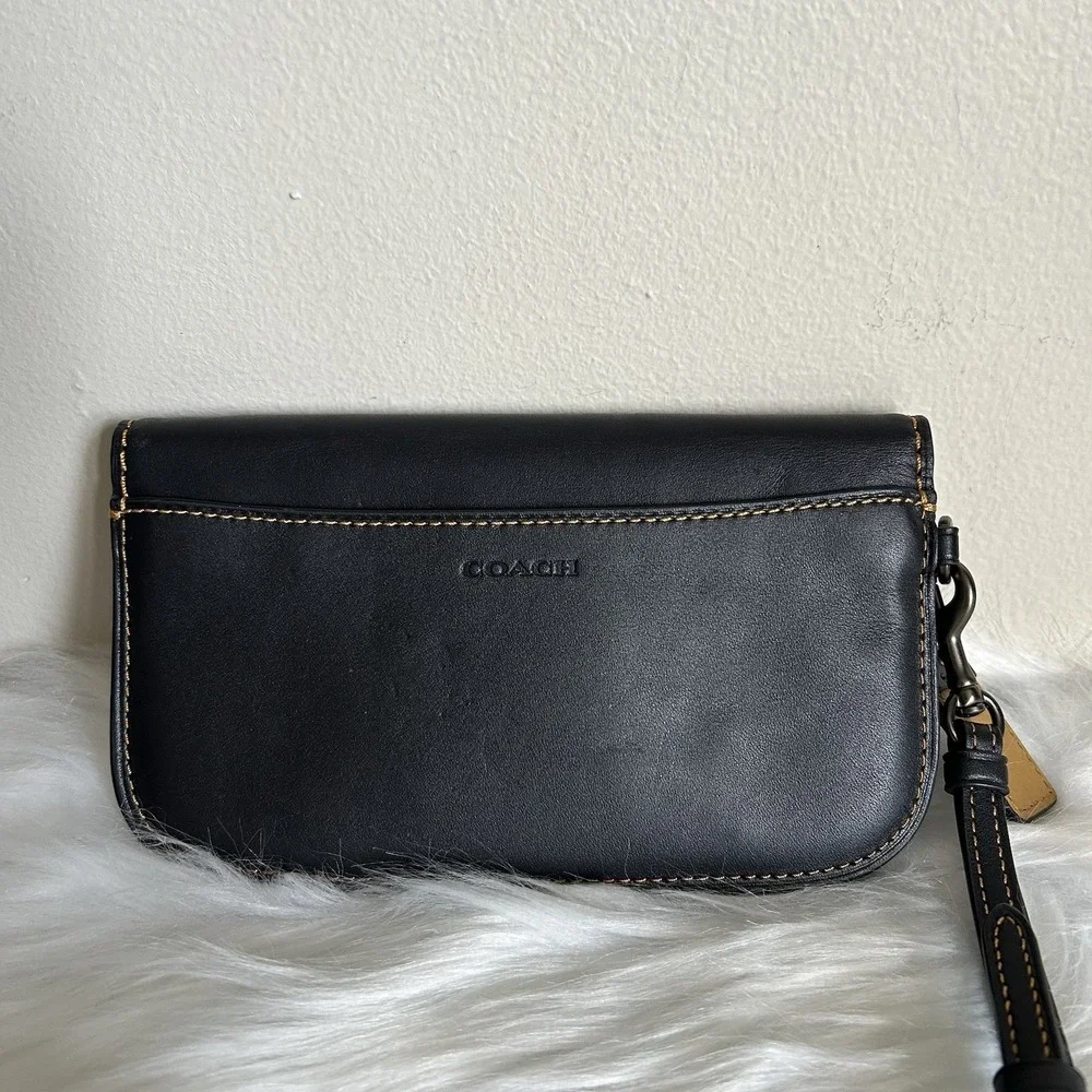 Coach Glovetanned Leather Black Wristlet Clutch GOOD